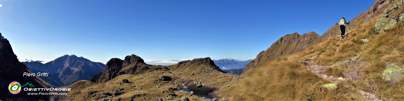 35 In ripida salita dal Laghetto al Pietra Quadra...vista panoramica.jpg